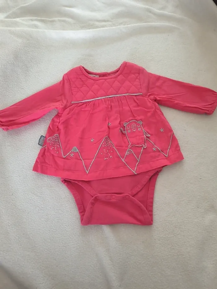 Ensemble 1 mois pantalon, combinaison body et boléro - photo numéro 3