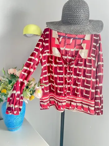 La blouse rouge Antik Batik