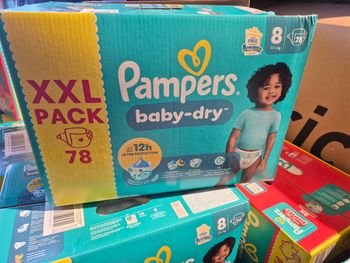 Couches pampers taille 8, 78 couches. 