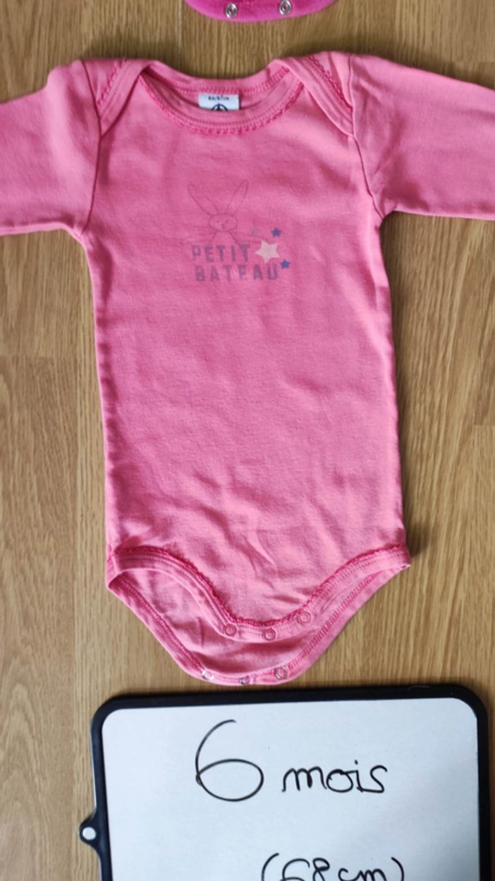 4 bodies taille 6 mois - photo numéro 2