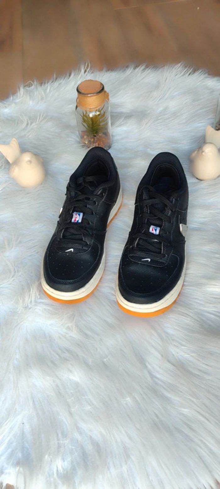 Basket air force one NBA pointure 37.5 noir - photo numéro 3