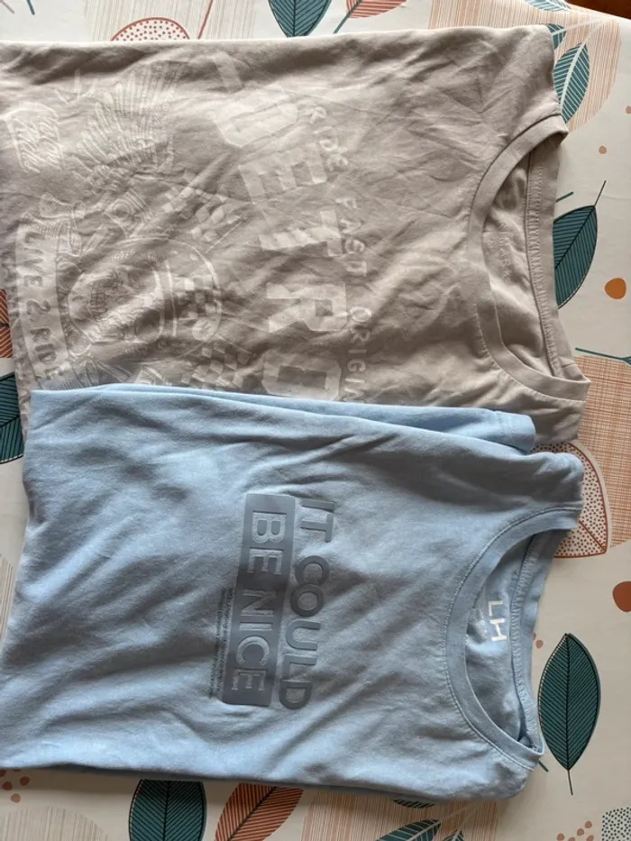 Lot de deux. T-shirts homme taille M. Très bon état