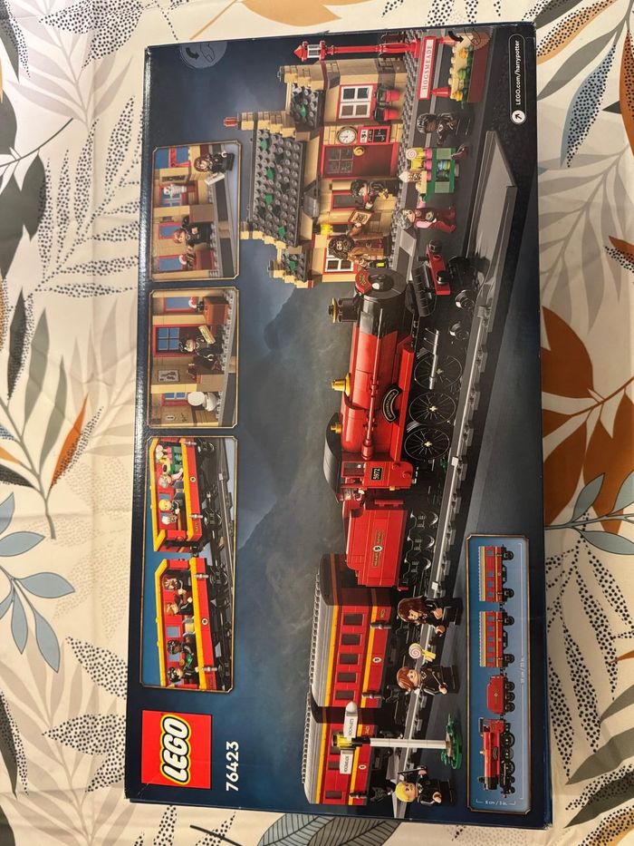 LEGO Harry Potter 76423 – Poudlard Express & Gare de Pré-au-Lard – 1 074 pièces – Neuf scellé - photo numéro 2