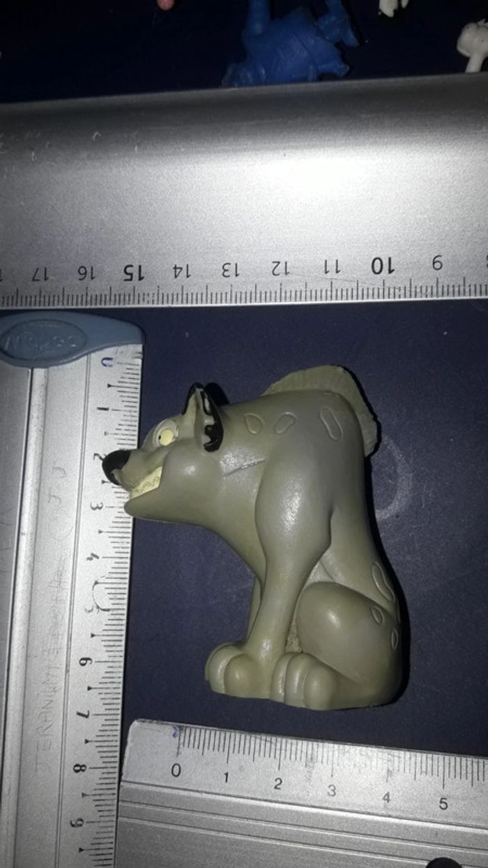 Roi lion figurine