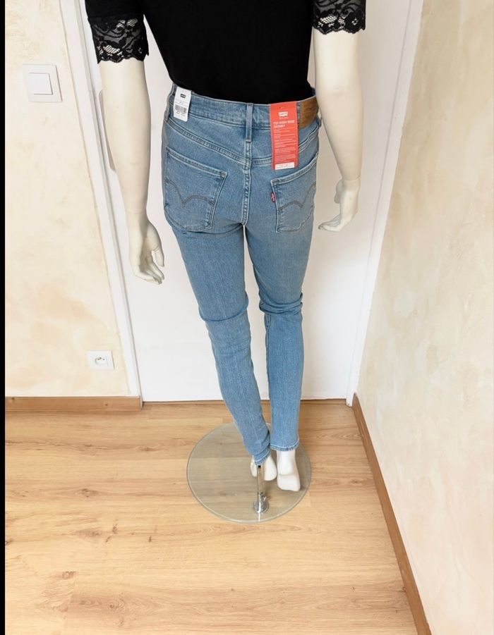 Jean Levis 721 High Rise Skinny - Warm Eco Performance - taille W28 L32 - neuf avec etiquette - photo numéro 5