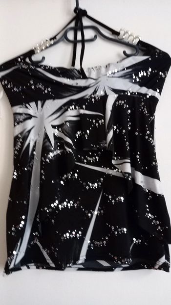 Haut de fêtes- Dos nu noir ,blanc et argentés Taille : M