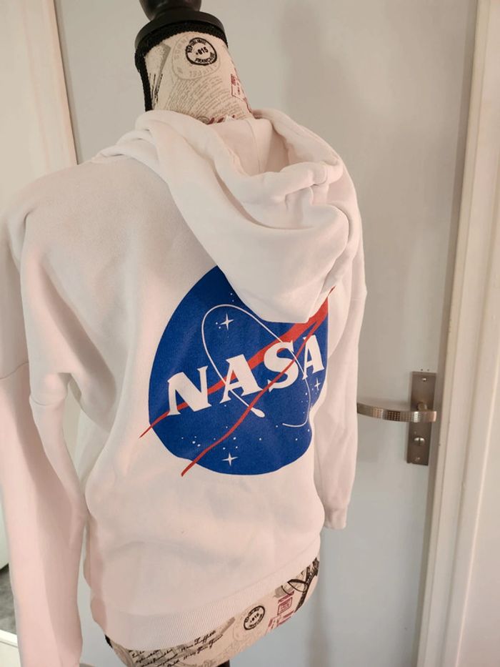 Très Joli pull blanc Nasa de taille 34 - photo numéro 3