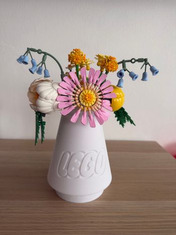 Vase écriture lego idéal fleurs lego 3D