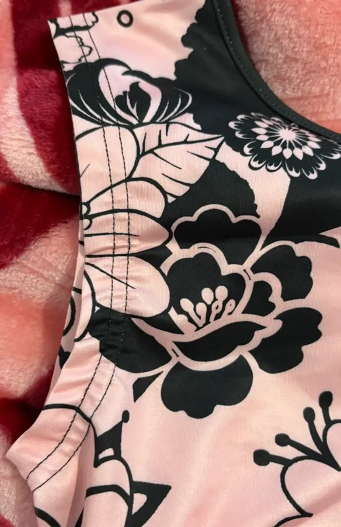 Haut rose et noir - photo numéro 2