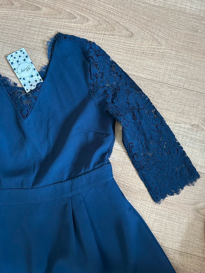 Robe bleue marine neuve avec dentelle Betty London taille L - photo numéro 14