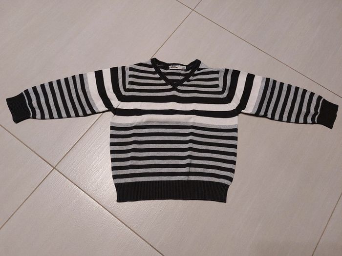Pull à col en V