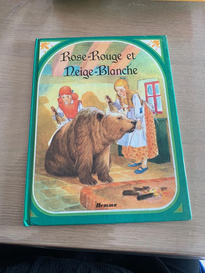 Rose rouge et neige blanche