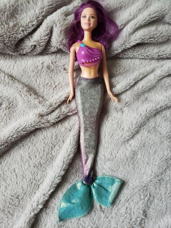 Barbie avec habit sirène