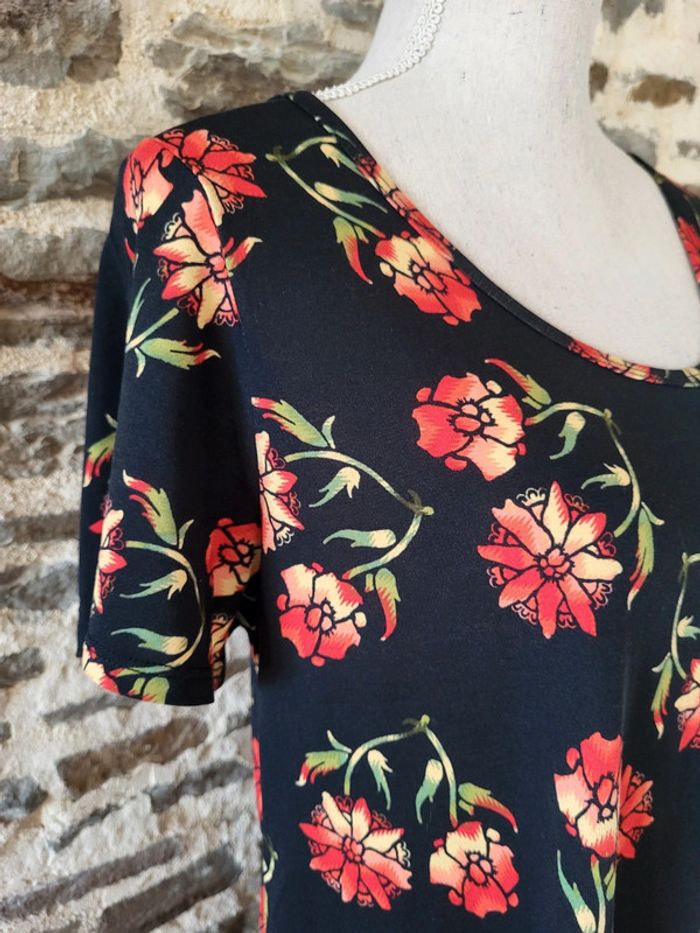T-shirt blouse fleurie manches courtes noir et rouge orangé
Blancheporte
Taille 38 - photo numéro 4