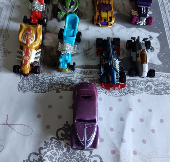 Lot de 13 voitures Hot wheels et Mattel - photo numéro 3