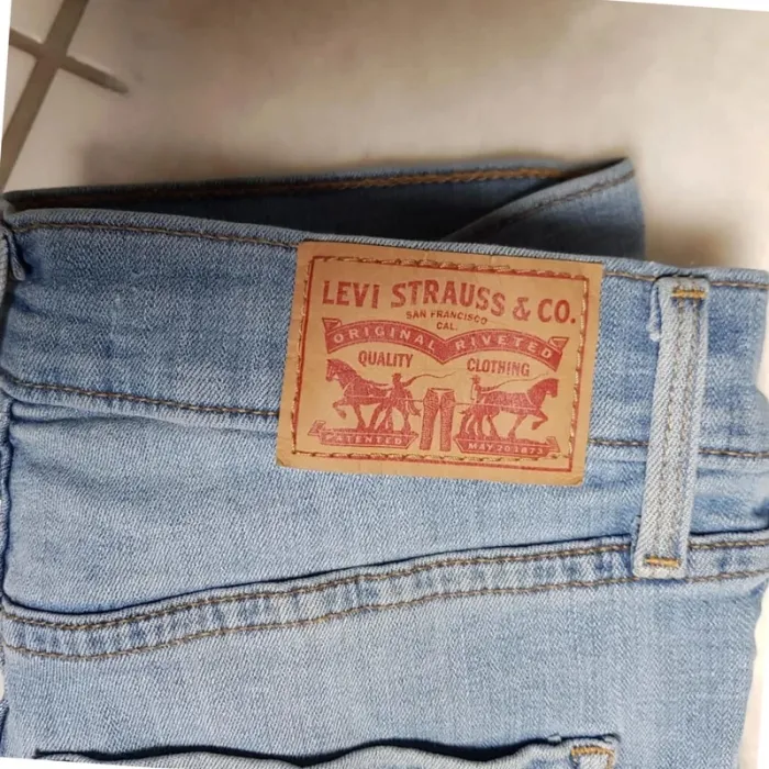 Jean Levi's 311 Shaping Skinny W26 L30 Bleu - photo numéro 8