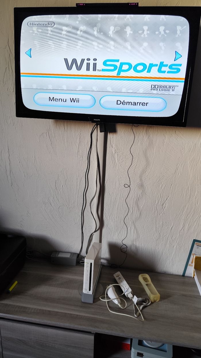 Nintendo Wii complete + Wii Sport avec une Manette et Nunchuck - photo numéro 3