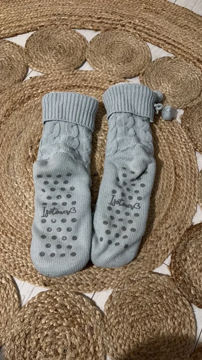 Chaussettes /chaussons isotoner