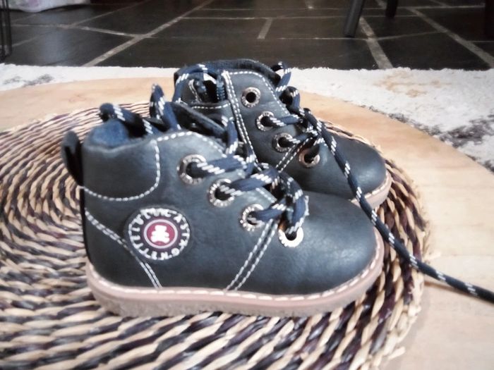 Chaussures neuves lulu castagnette 20