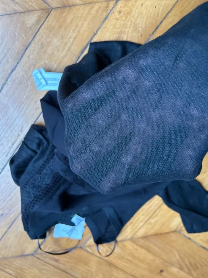 Neuf! Très jolie haut avec un peu de dentelle, Taille S, Zara - photo numéro 7