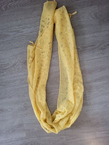 Foulard jaune
