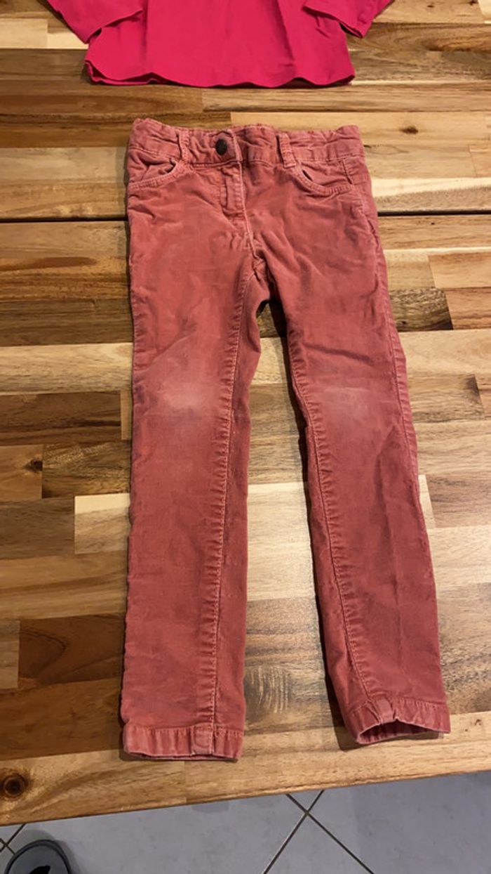 Lot pantalon et t-shirt - photo numéro 2