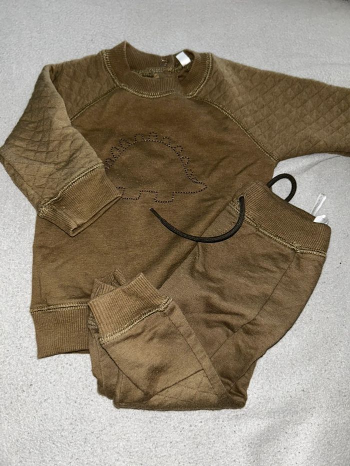 Ensemble kaki