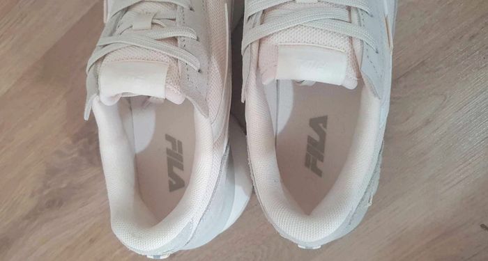 Baskets Fila beige/écru et blanc neuves jamais portées taille 37 - photo numéro 5
