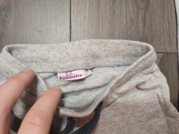 Lot 2 joggings pommette Kiabi 9 mois bon état - photo numéro 2