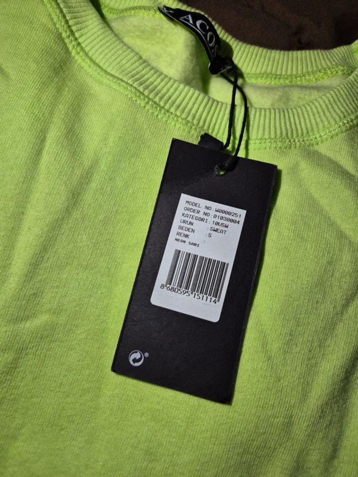 Pull vert fluo - photo numéro 2