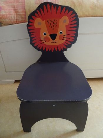 Chaise en bois enfant lion