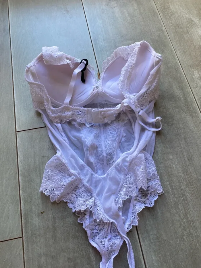 Body Valège, taille 90 B - photo numéro 3