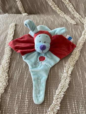 Peluche doudou plat TEX chien rouge et bleu ballon très bon état