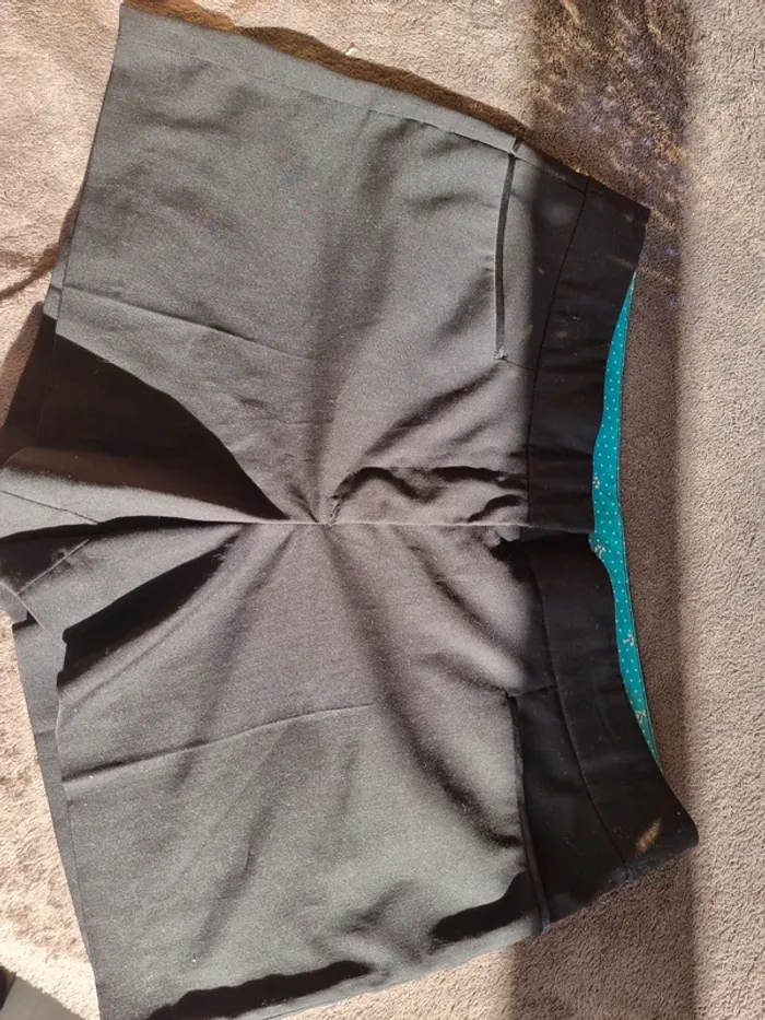 Short neuf