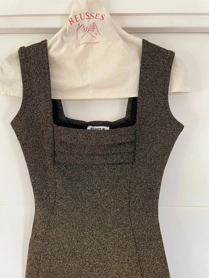 Robe dorée et noire pailletée incroyable - photo numéro 4