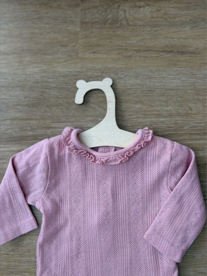 Body rose avec un joli col bébé fille - 1 mois - photo numéro 2