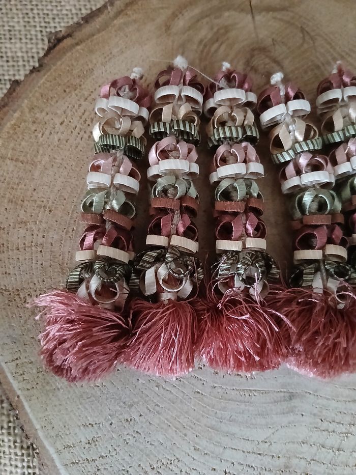 Lot de 24 pompons guipure a coudre ou autre bordeaux crème vert - photo numéro 4