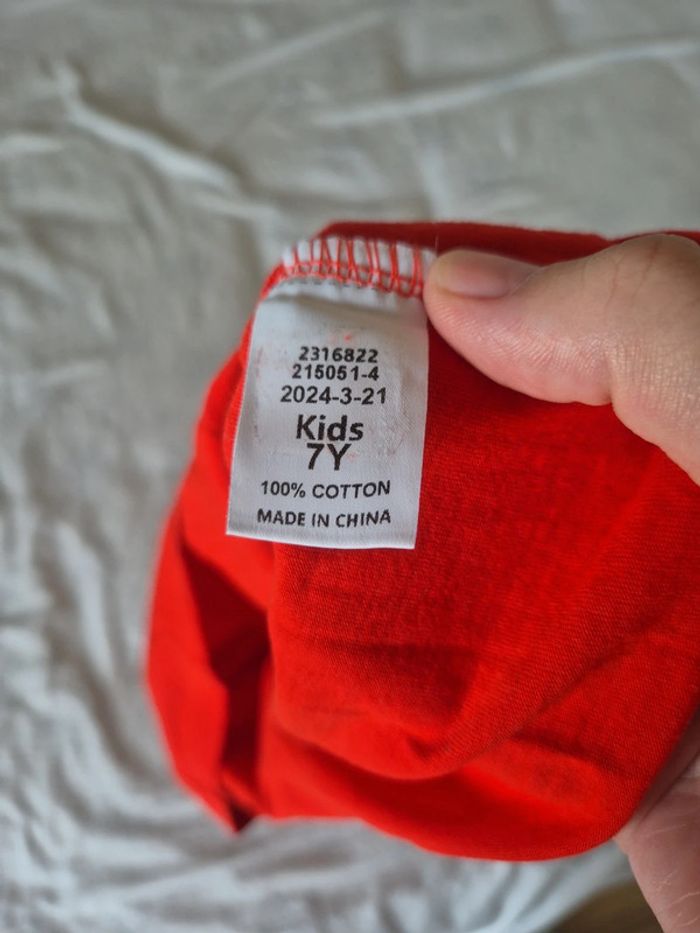 T shirt rouge 7 ans - photo numéro 4