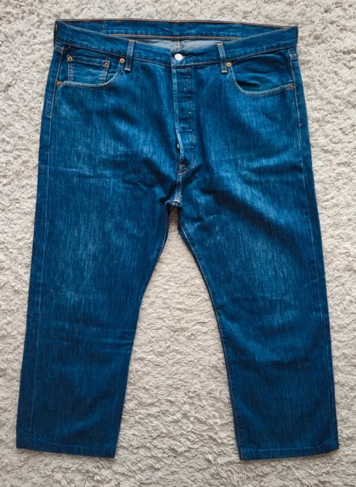 Jean Levi's bleu Taille 52 FR raccourci en L30 - photo numéro 3