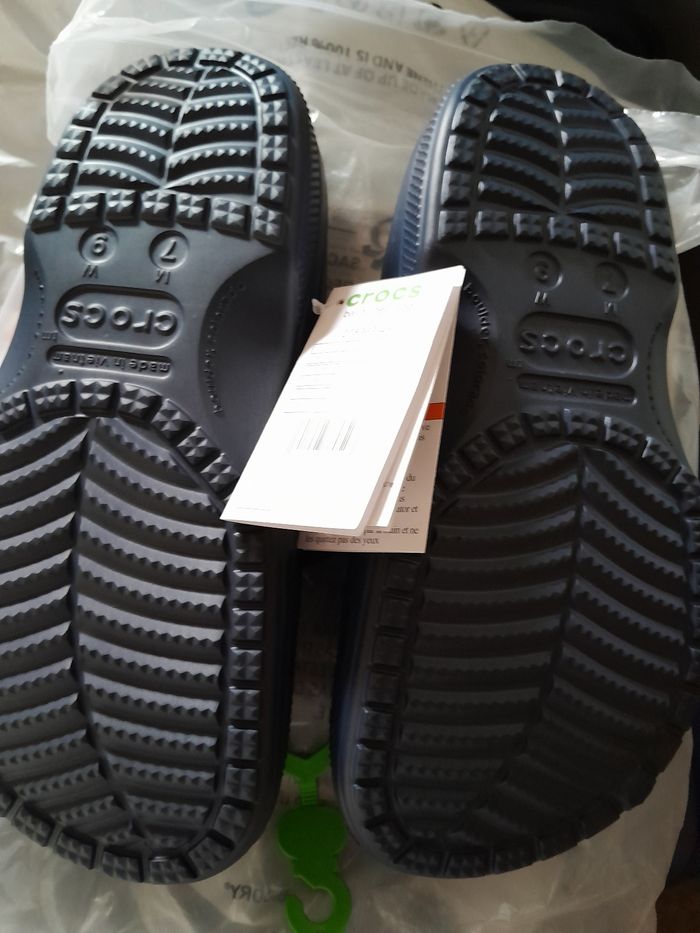 Crocs fourrées neuves bleu marine 39/40 - photo numéro 2
