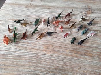 Lot de 26 petits dinosaures
