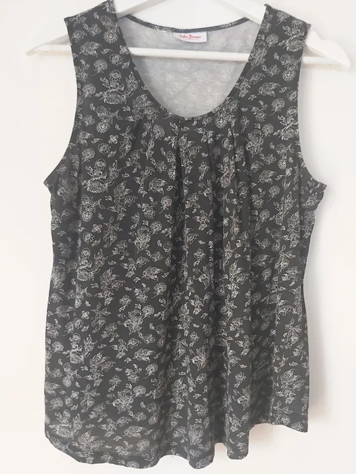 Top fleuri noir et blanc - photo numéro 3
