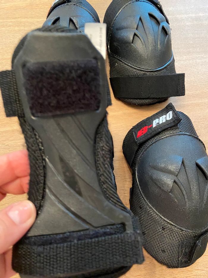 Lot de deux paires de protections genoux et deux paires de protections mains taille S - photo numéro 6