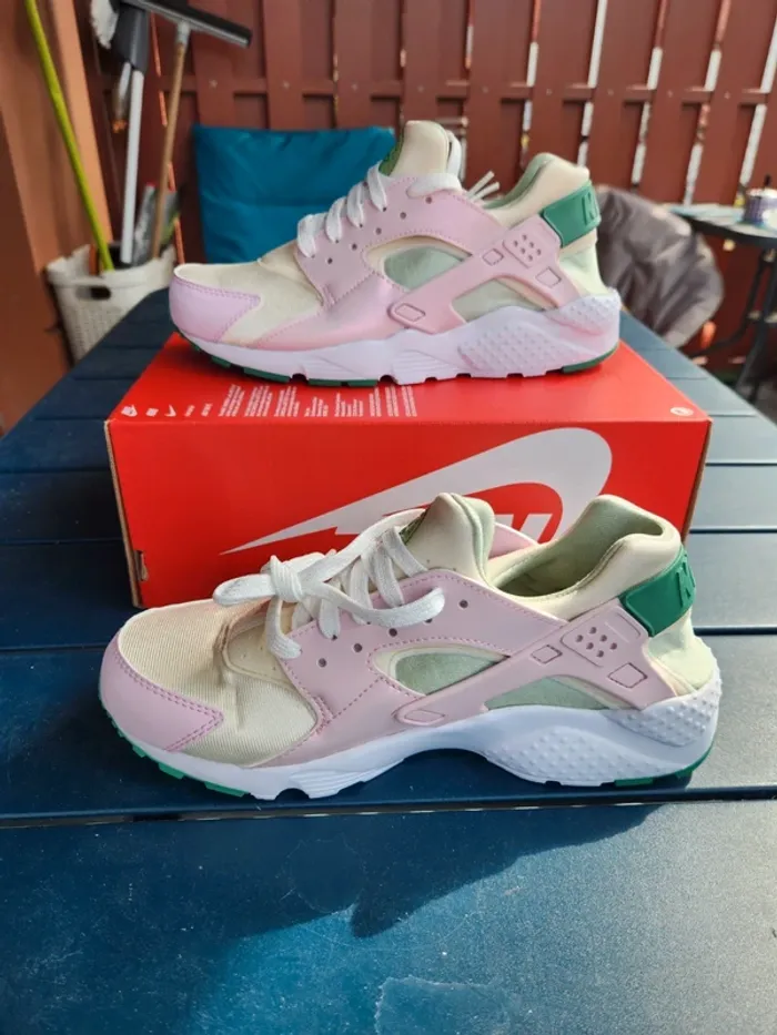 Nike huarache run femme Taille 40 neuves vert rose - photo numéro 3