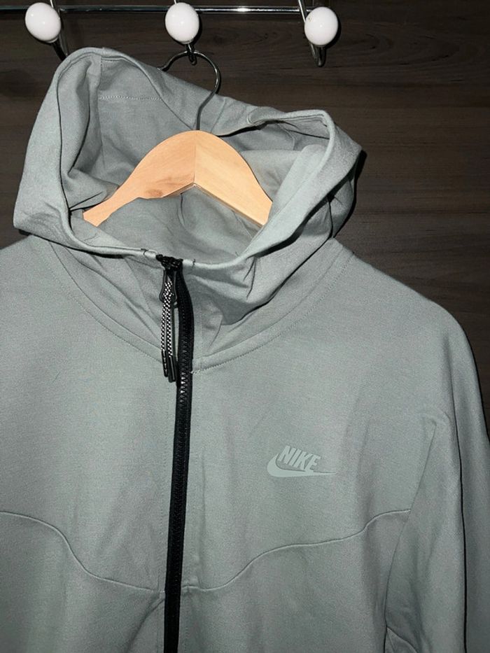 Haut de survêtement Nike taille M à capuche - photo numéro 2