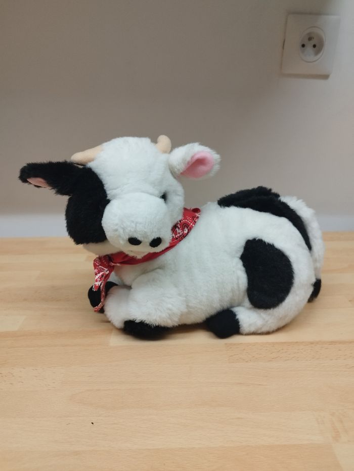 Vache en fourrure et son bandana