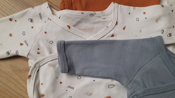 Lot de 4 bodies - 1 mois - photo numéro 5