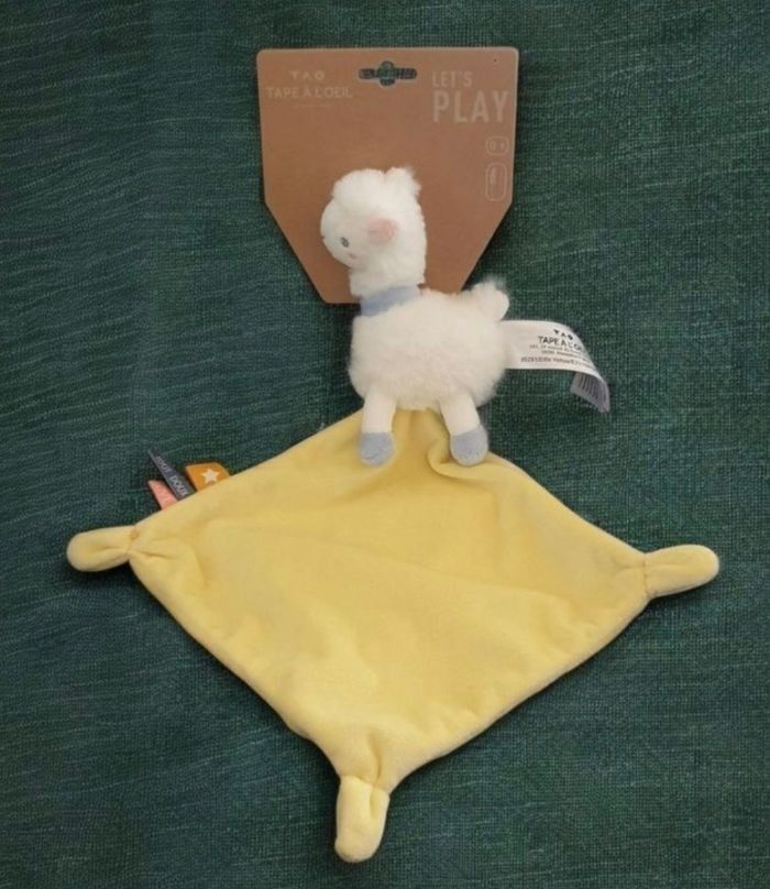 Doudou Lama blanc bleu mouchoir jaune TAPE A L’OEIL TAO - photo numéro 2