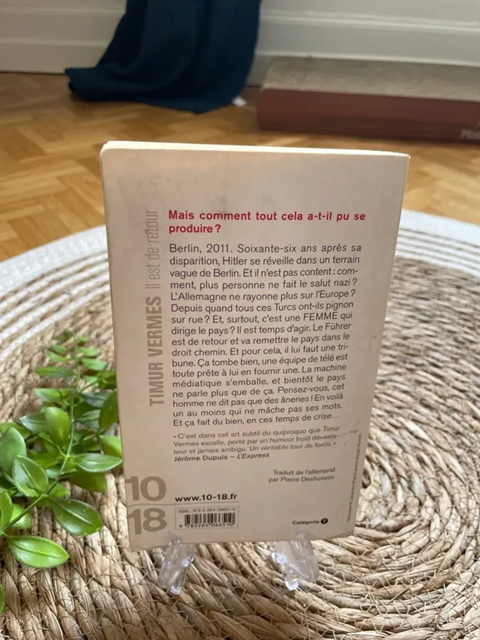 Livre - il est de retour - photo numéro 3