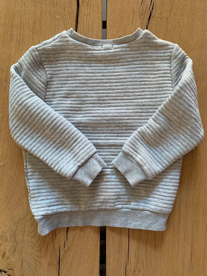 Pull ou sweat gris clair motifs vélos garçon 5 ans Kiabi - photo numéro 2
